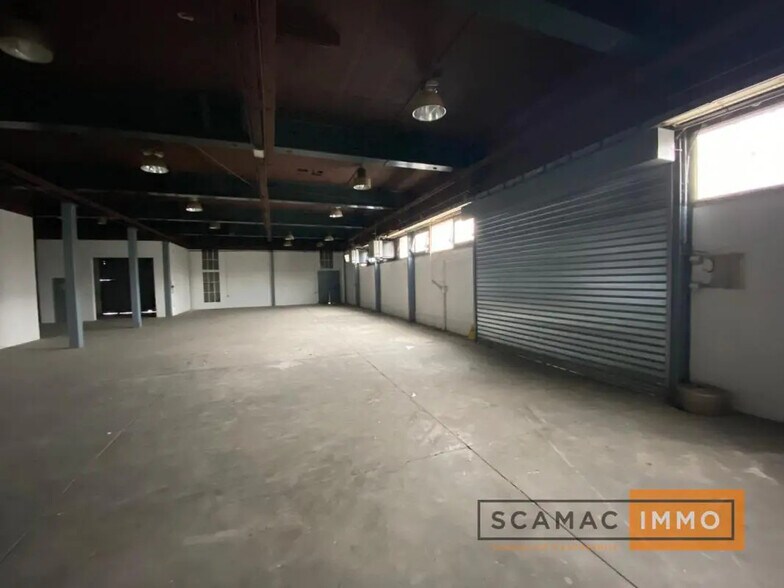 Industrial in Chilly-Mazarin to rent - Building Photo - Image 2 of 4