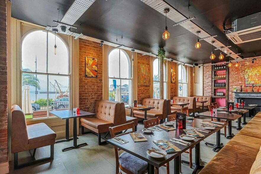 51 The Esplanade, Weymouth for sale - Interior Photo - Image 3 of 29