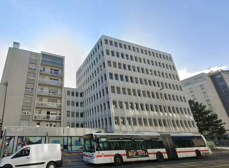 Office in Lyon to rent Building Photo- Image 1 of 7