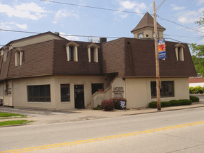 252 E Washington St, East Peoria, IL for rent Building Photo- Image 1 of 17