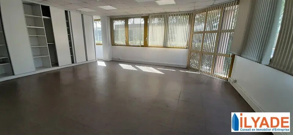 Office in Vitrolles to rent - Building Photo - Image 3 of 6