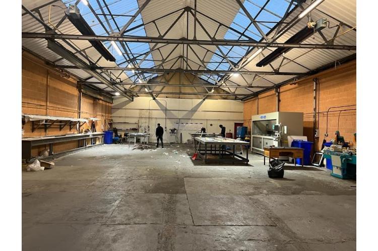 Units 4-7 Delta Trading Est, Bilston Rd, Wolverhampton to rent Interior Photo- Image 1 of 3