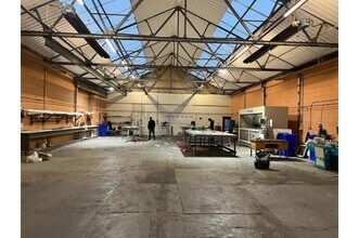 Units 4-7 Delta Trading Est, Bilston Rd, Wolverhampton to rent Interior Photo- Image 1 of 3