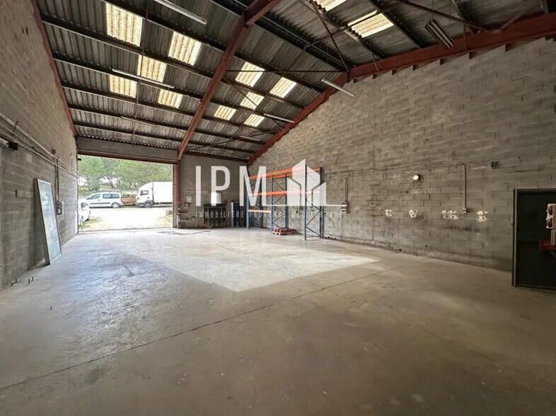 Light Industrial in Roquefort-la-Bédoule to rent - Building Photo - Image 1 of 6