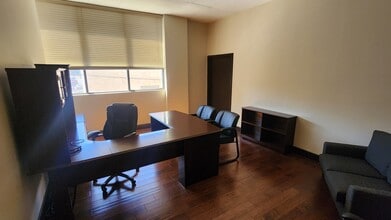 520 S 4th St, Las Vegas, NV to rent Interior Photo- Image 1 of 10