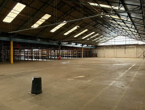 Wharfdale Road, Birmingham to rent Interior Photo- Image 1 of 3