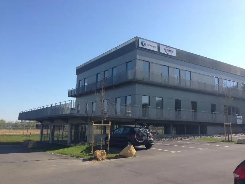 Location Bureaux 111 m² - Photo 1
