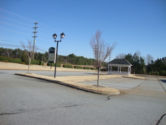 2 Leas Courtyard Dr, Seneca, SC for sale - Building Photo - Image 3 of 14