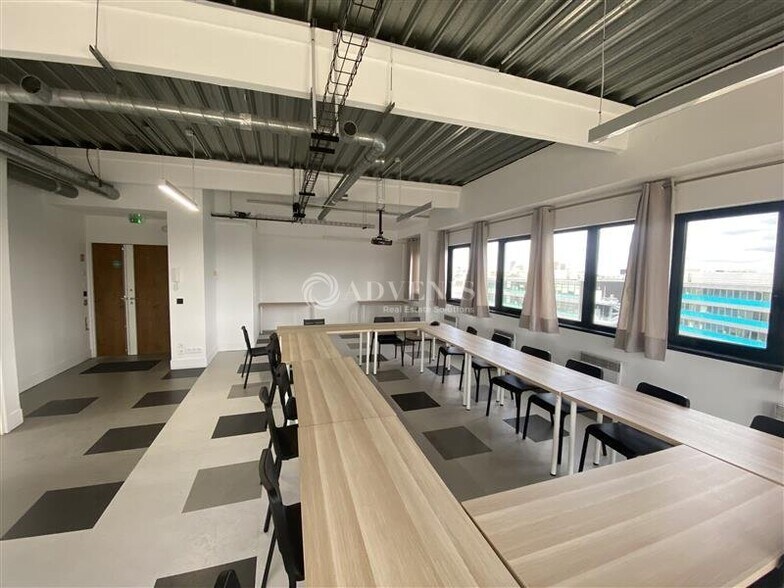 Office in Pantin to rent - Building Photo - Image 3 of 12