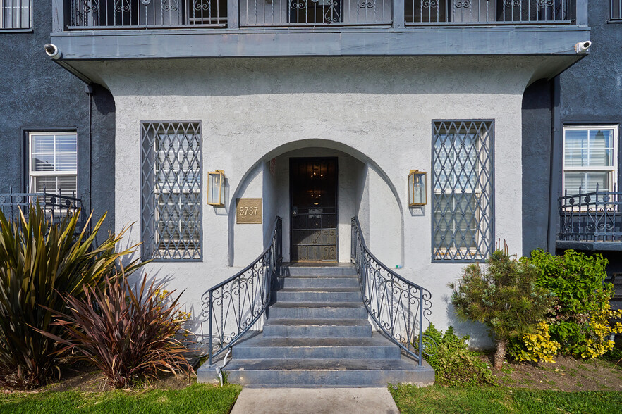 5737 Lexington Ave, Los Angeles, CA for sale - Building Photo - Image 3 of 12