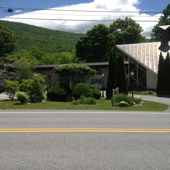 2220 Depot St, Manchester Center, VT for sale - Primary Photo - Image 1 of 1