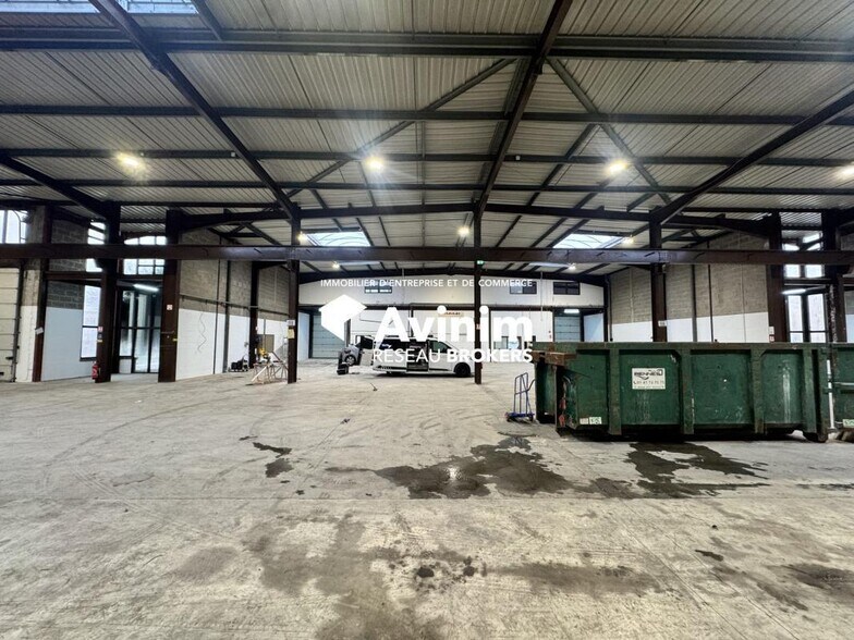 Industrial in Le Thillay to rent - Building Photo - Image 2 of 5