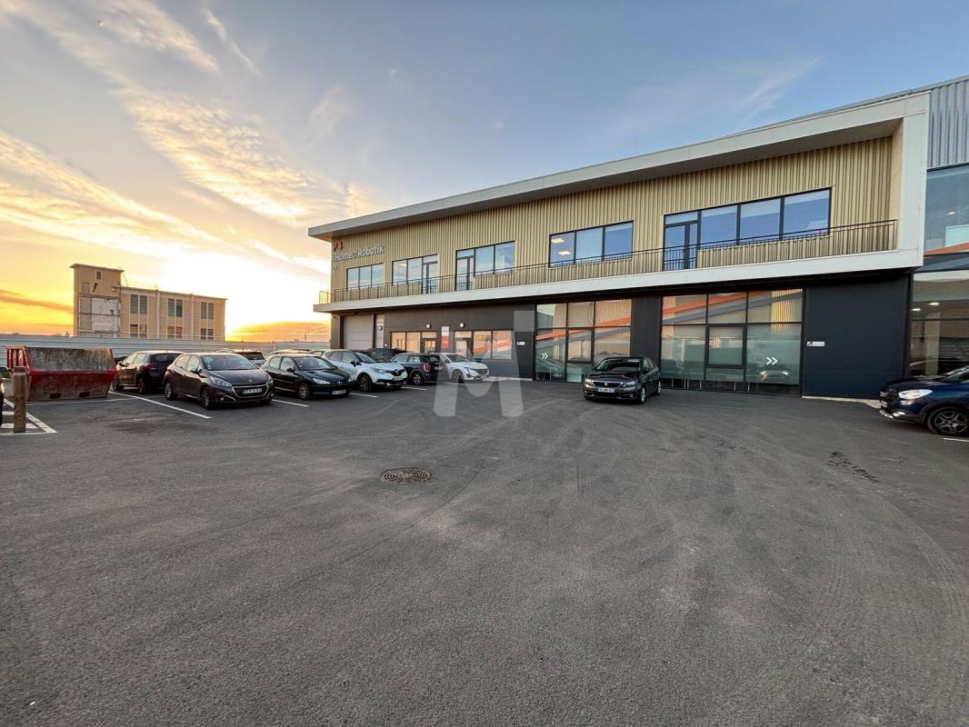 Light Industrial in Villebon-sur-Yvette to rent Building Photo- Image 1 of 13