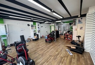128-130 Robert St, Milford Haven to rent Interior Photo- Image 2 of 2