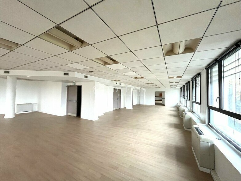 Office in Nogent-sur-Marne to rent - Interior Photo - Image 2 of 11