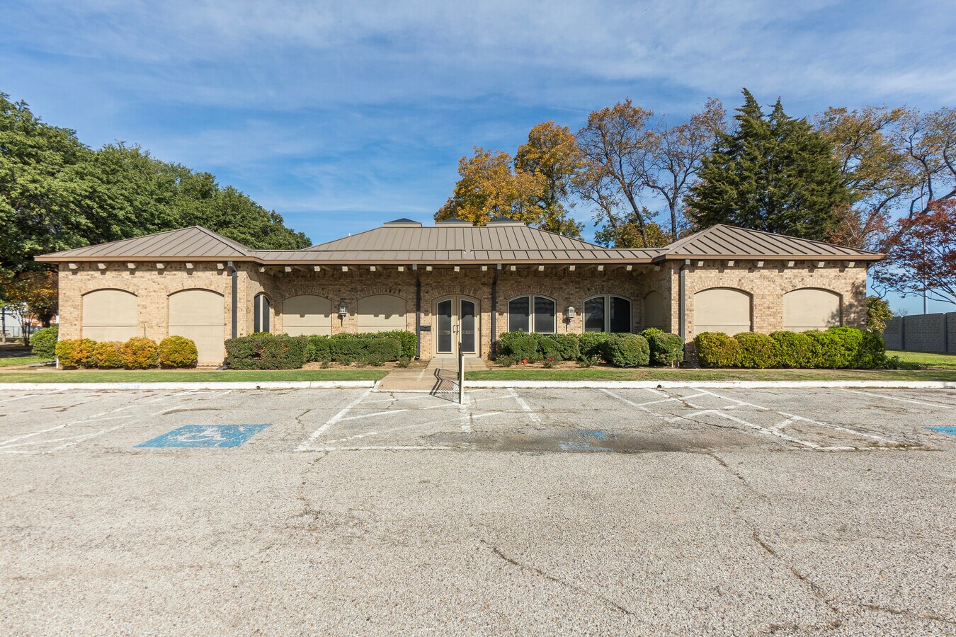 660 S Zang Blvd, Dallas 75208 Office for Sale UK