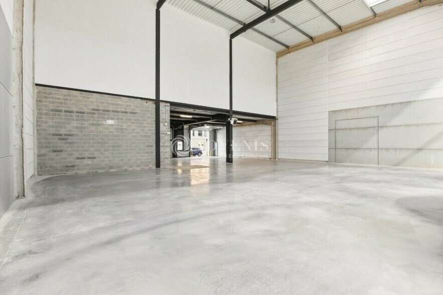 9 Avenue Jeanne Garnerin, Wissous to rent - Interior Photo - Image 3 of 8