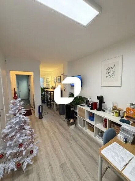 20-22 Place Charles De Gaulle, Saint-Germain-en-Laye to rent - Building Photo - Image 2 of 6