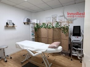 Retail in Madrid, Madrid to rent Interior Photo- Image 2 of 8