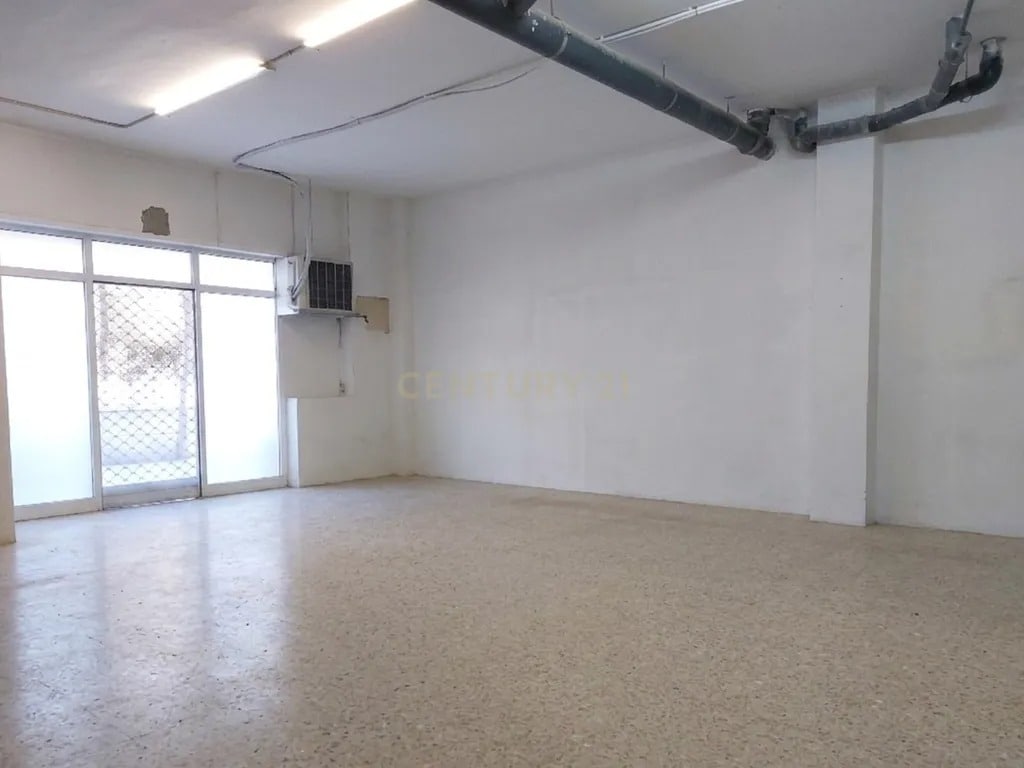 Sabadell, BAR 08207 - Unit 1 - - Interior Photo - Image 2 of 9