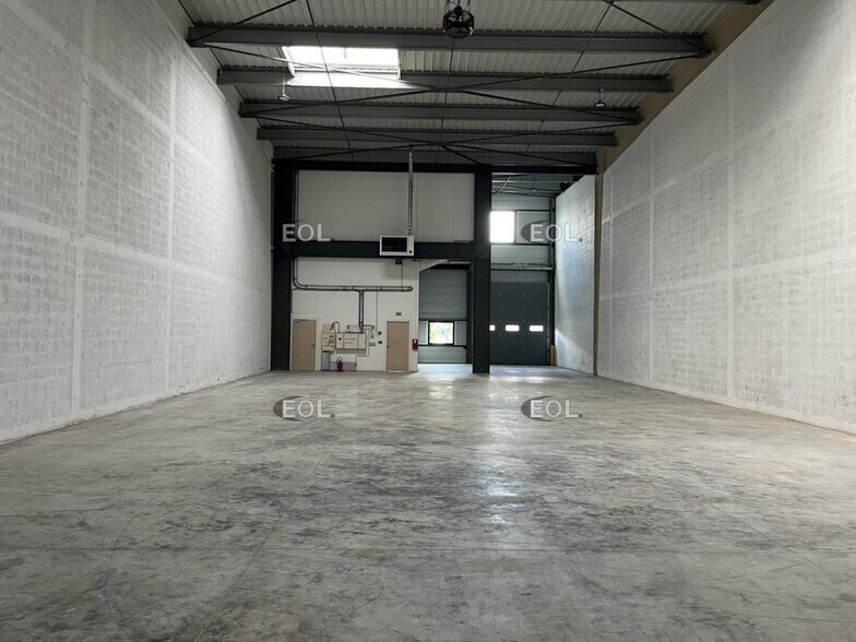 Industrial in Conflans-Sainte-Honorine to rent - Building Photo - Image 3 of 8