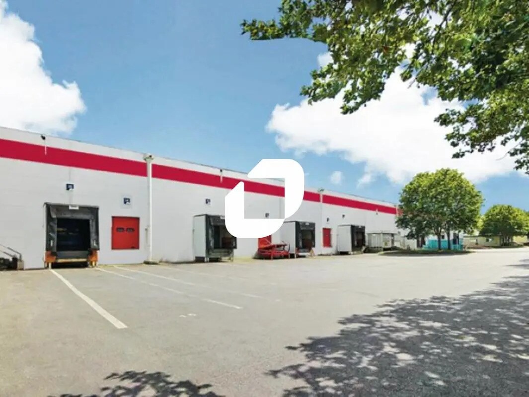 Industrial in Éragny to rent Building Photo- Image 1 of 12