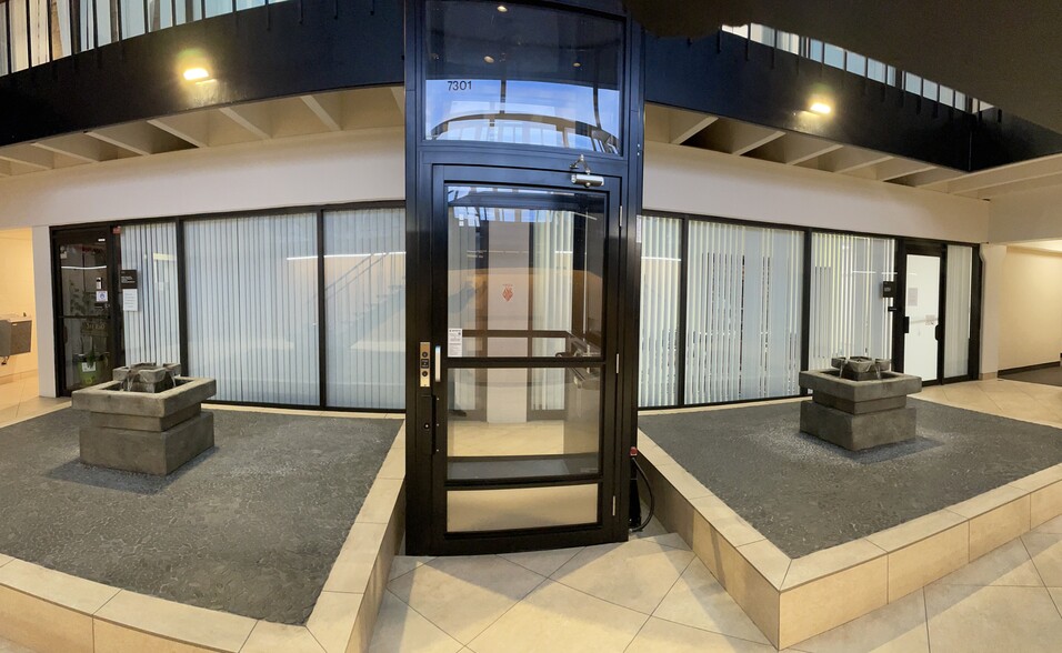 7301-7337 N Lincoln Ave, Lincolnwood, IL for rent - Lobby - Image 2 of 5