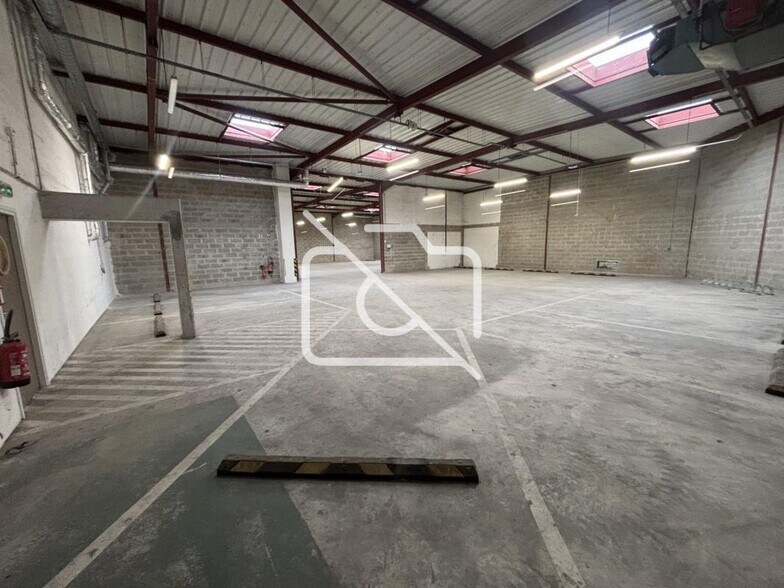 Industrial in Neuilly-sur-Marne to rent - Interior Photo - Image 3 of 8