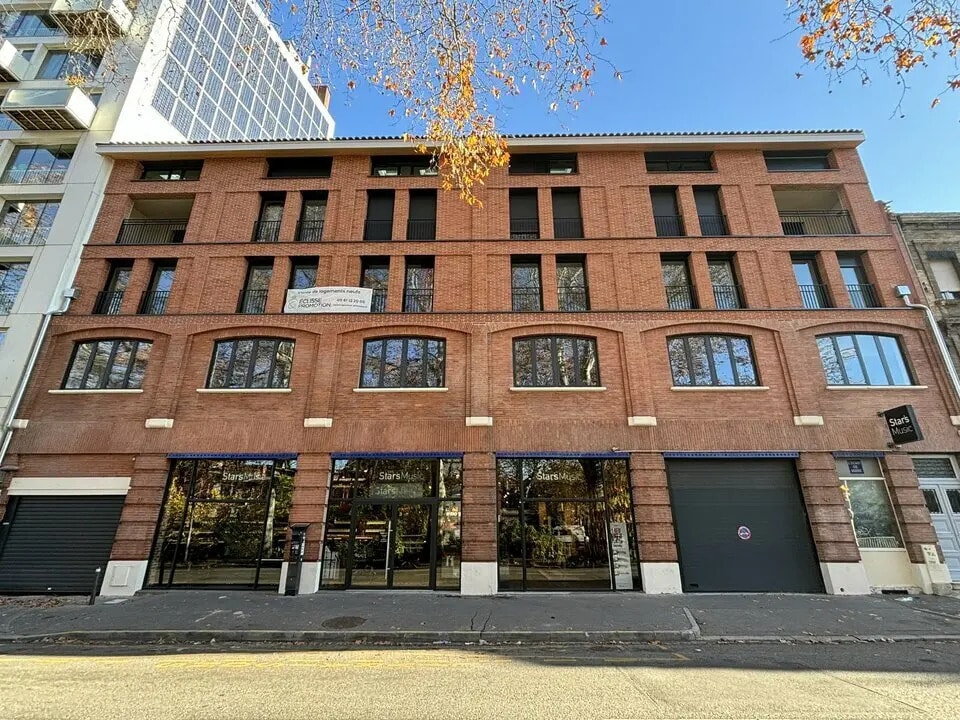 Location Bureaux 400 m² - Photo 1