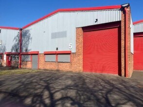 Timmis Rd, Stourbridge to rent Building Photo- Image 1 of 1