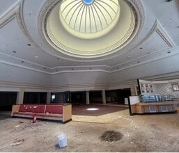 177-187 Terminus Rd, Eastbourne to rent Lobby- Image 2 of 4