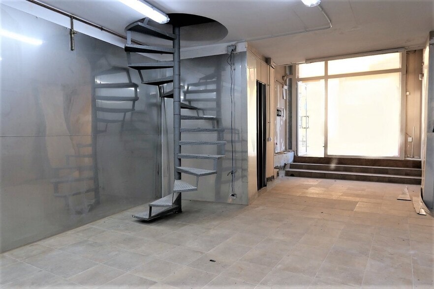 Retail in Barcelona, Barcelona to rent - Building Photo - Image 2 of 4