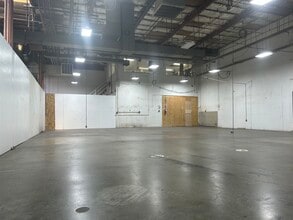 3901 SE Naef Rd, Portland, OR to rent Interior Photo- Image 1 of 11