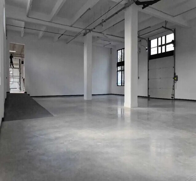 Light Industrial in Ivry-sur-Seine to rent - Building Photo - Image 3 of 25