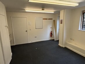 27 High St, Broadway to rent Interior Photo- Image 2 of 5