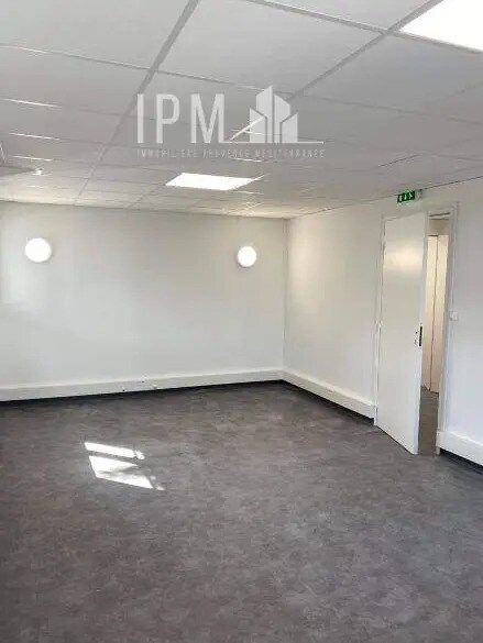 Location Bureaux 94 m² - Photo 1