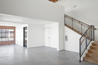 3626 W Jefferson Blvd, Los Angeles, CA to rent Interior Photo- Image 2 of 4