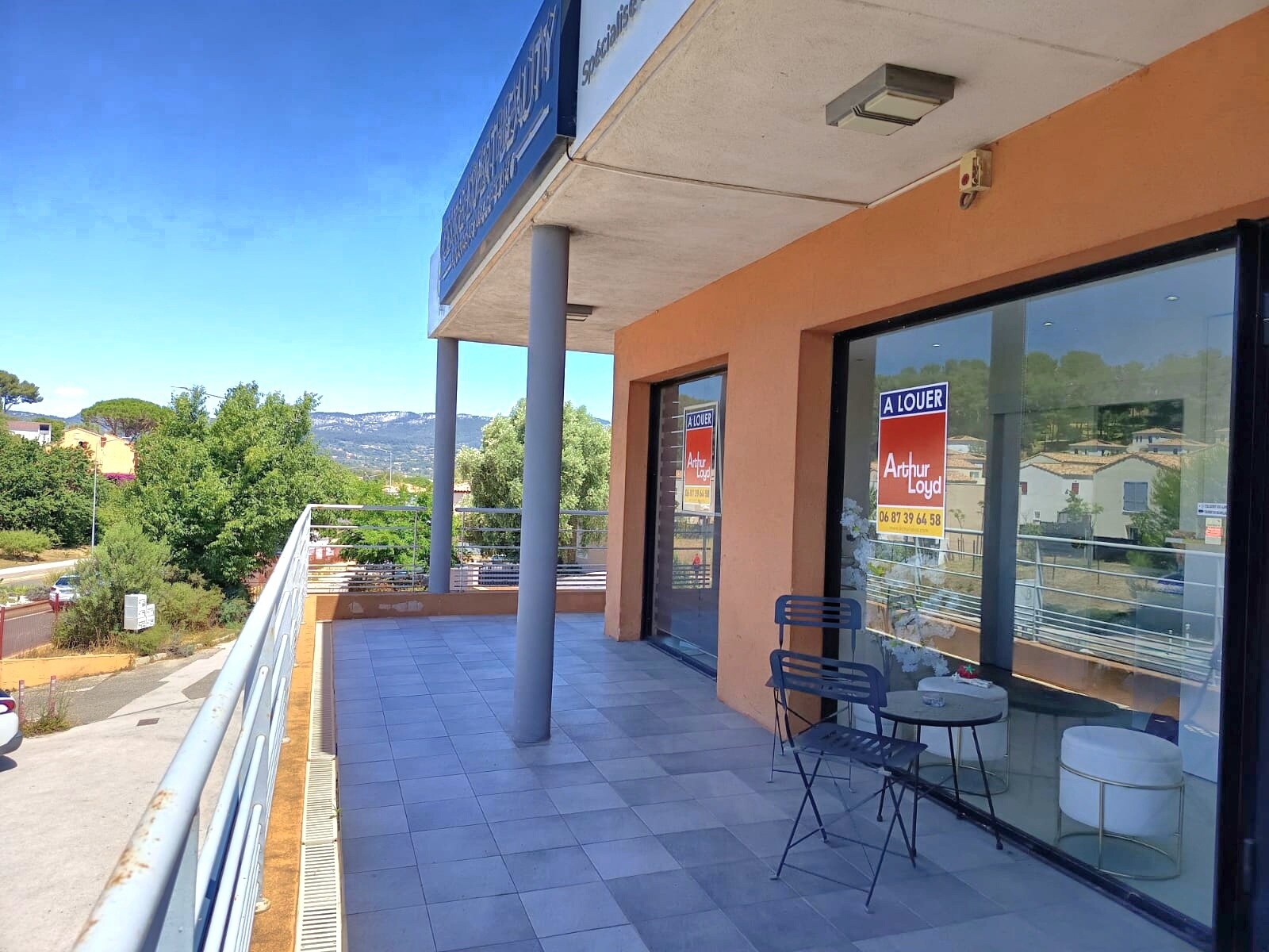 Retail in La Seyne-sur-Mer to rent Building Photo- Image 1 of 5