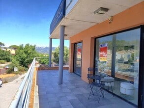 Retail in La Seyne-sur-Mer to rent Building Photo- Image 1 of 5