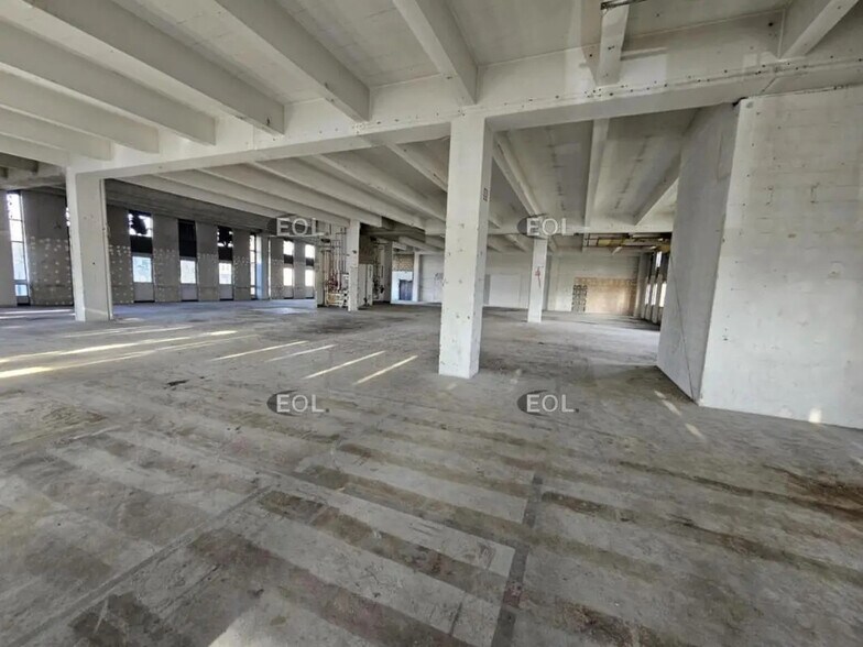 Light Industrial in Rungis to rent - Interior Photo - Image 3 of 6