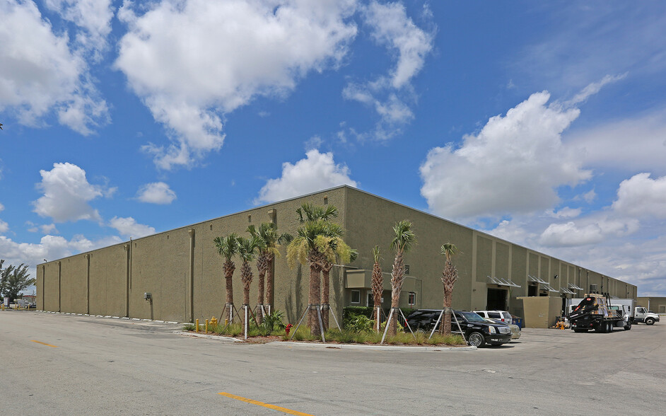 8050-8086 NW 74th Ave, Medley, FL for rent - Building Photo - Image 1 of 3