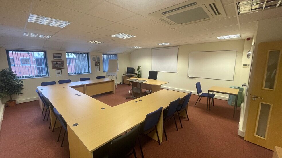 Corunna Rd, Warwick to rent - Building Photo - Image 1 of 8