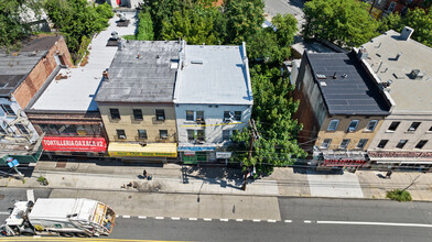 Victory Blvd portfolio of 2 properties for sale on LoopNet.co.uk Building Photo- Image 1 of 7