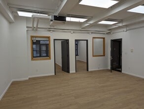 40 W 37th St, New York, NY to rent Interior Photo- Image 1 of 3