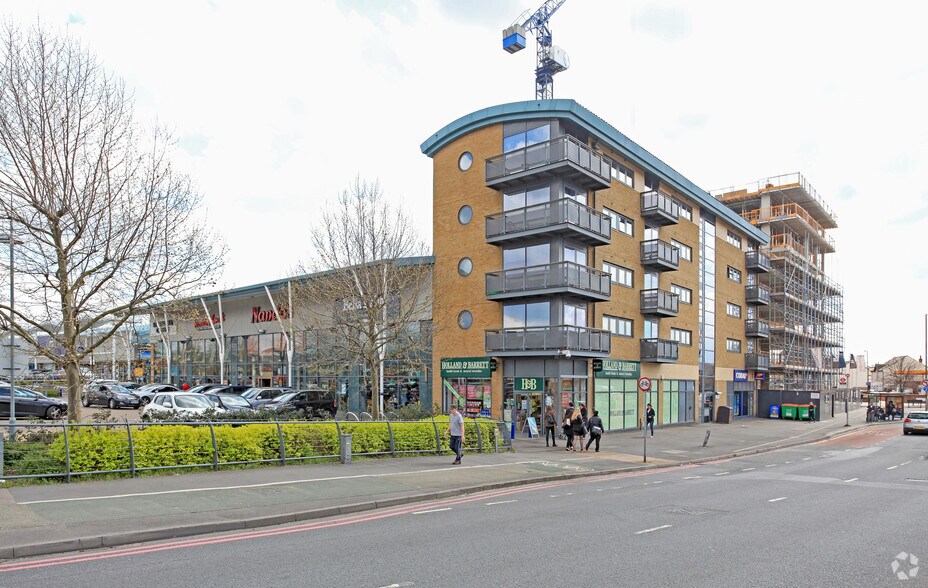 Tandem Way, London for sale - Primary Photo - Image 1 of 1