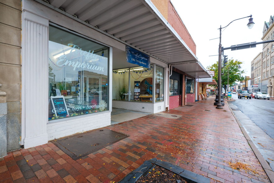 16 S Main St, Harrisonburg, VA for rent - Building Photo - Image 3 of 12