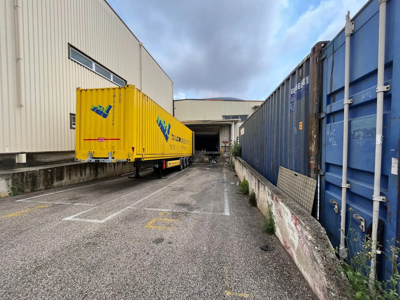 Industrial in Aubagne to rent Building Photo- Image 1 of 11