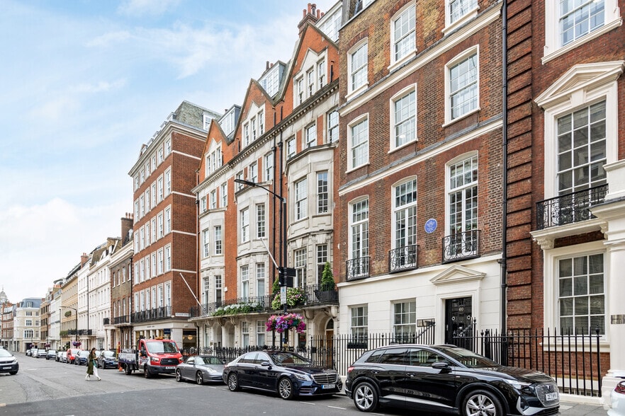 62 Grosvenor St, London to rent - Building Photo - Image 3 of 8