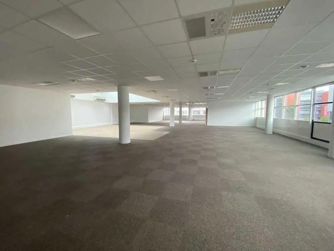 Office in Lyon to rent Building Photo- Image 1 of 1