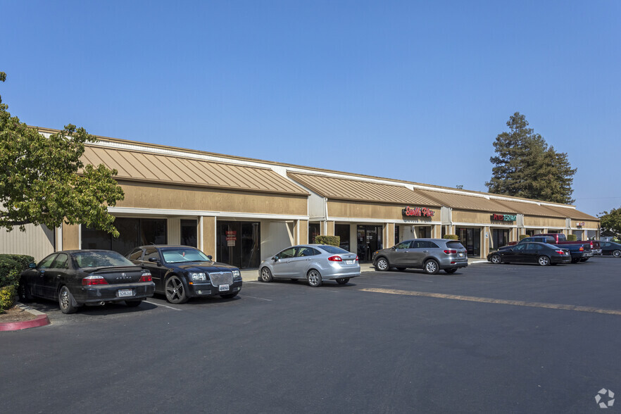 2700-2780 W Shaw Ave, Fresno, CA for rent - Building Photo - Image 2 of 9